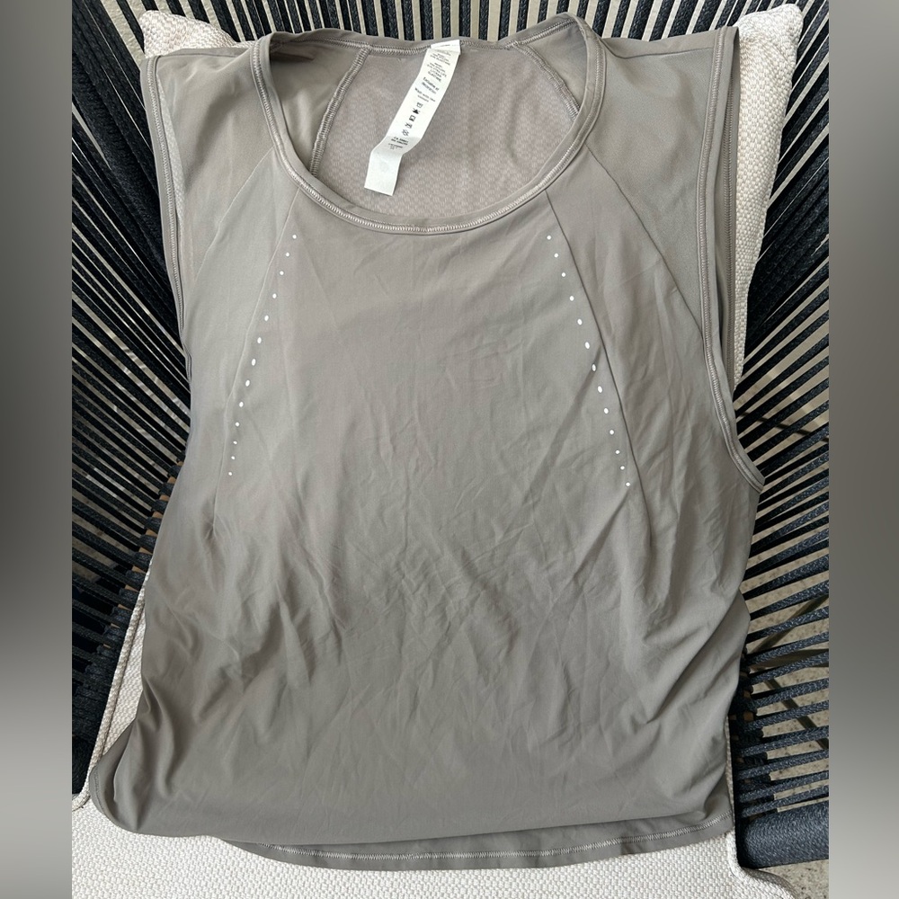 Lululemon sculpt gray tank top with silver detailing!